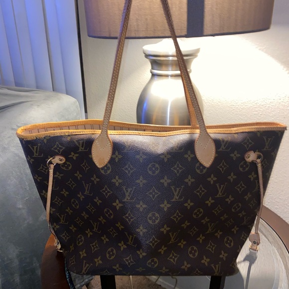 SOLD %Authentic Louis Vuitton Neverfull MM - Picture 5 of 15
